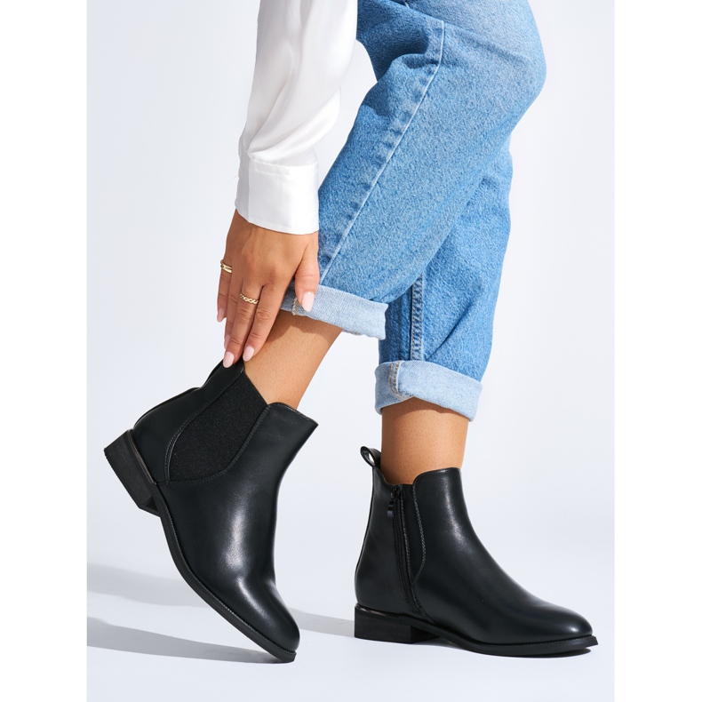 Botines negros clásicos de mujer. 2 Botines negros clásicos de mujer. 2