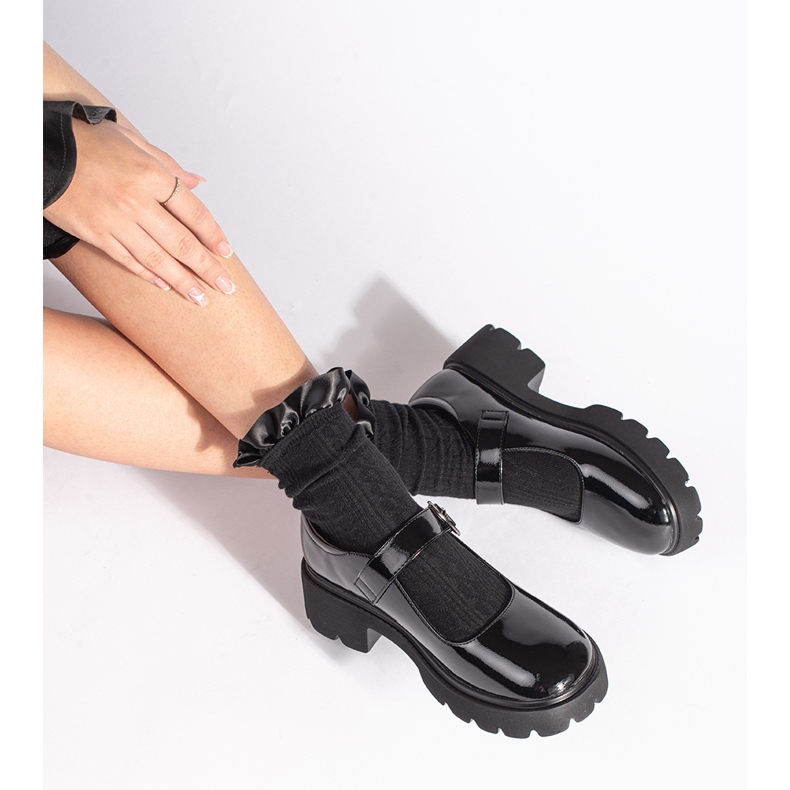 Mocasines negros charol suela gruesa 2