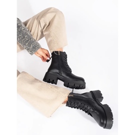 Botas negras de piel con suela gruesa. negro 1