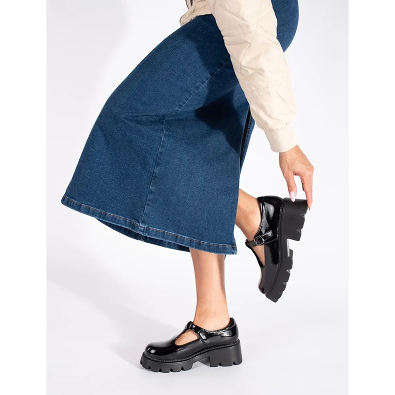 Zapatos de mujer charol negro con plataforma. 2