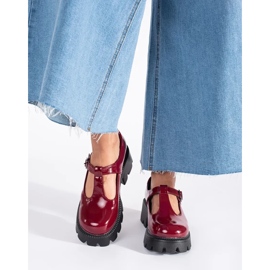 Zapatos de mujer de charol burdeos con plataforma. rojo 2