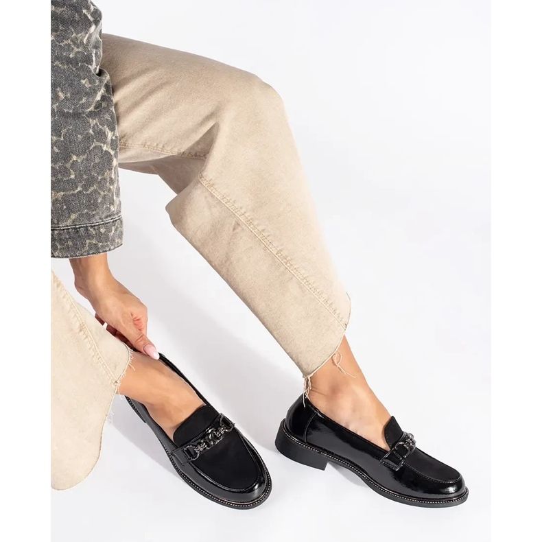 Mocasines de mujer elegantes negros. 2