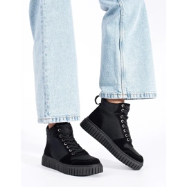 Botas negras confeccionadas en piel natural con suela gruesa grabada. negro 3