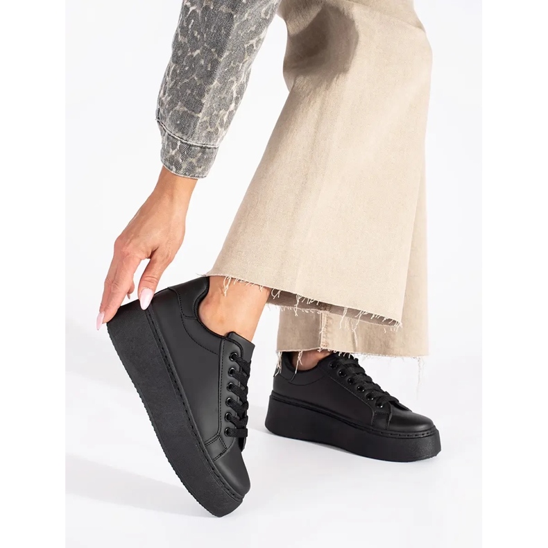 Zapatillas negras en la plataforma negro 2 Zapatillas negras en la plataforma negro 2