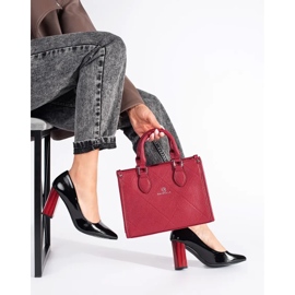 Elegantes zapatos de salón de tacón alto charol negro. 2
