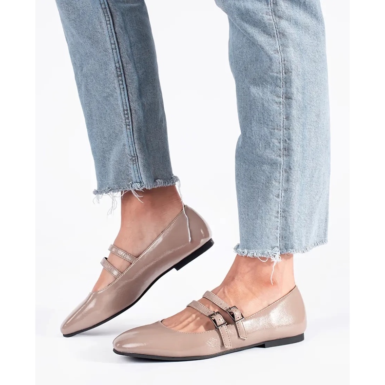 Bailarinas de charol beige con cierre 1