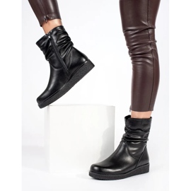 Botines de mujer de piel negra con cuña baja y parte superior con volantes de Sergio Leone negro 1