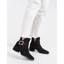 Botines de mujer de ante negro con hebilla plateada 2