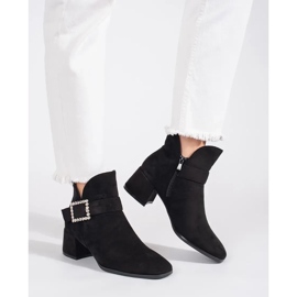 Botines de mujer de ante negro con hebilla plateada 1