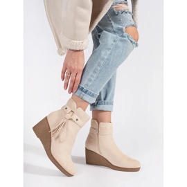 Botas cuña mujer ante beige claro con flecos 2