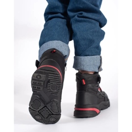 Botas de niño con aislamiento negro. 1