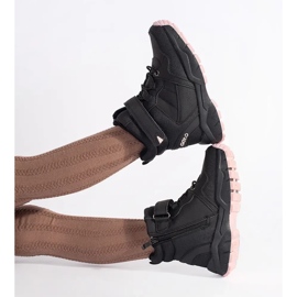 Botas de niña con aislamiento negro. 1