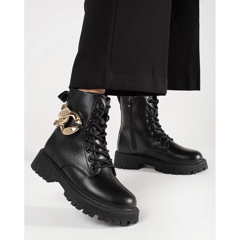 Trabajadores negros con una cadena dorada 1