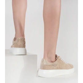 Goodin Zapatillas de cuero beige en una suela gruesa 1