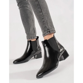 Botas Chelsea de mujer negra con un dedo del pie de almendras negro 1