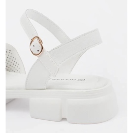 Goodin Sandalias de mujer de Facturwork White en la plataforma con un adorno blanco 1