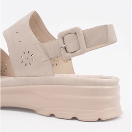 Goodin Light -Beige Light Sandals en una suela gruesa 1