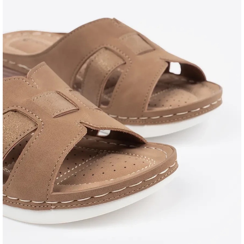 Condatensas cómodas en rodajas de beige bajo 1 Condatensas cómodas en rodajas de beige bajo 1