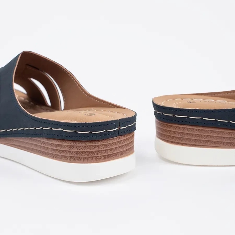 Condatensas cómodas en cuñas azules bajas 1