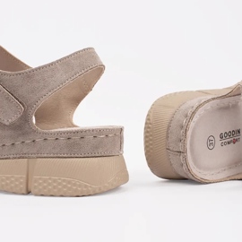 Goodin Sandalias de velcro de mujer beige con un adorno 1