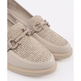 Goodin Mocasines beige ligeros con un inserto de cuero decorado con una cadena 5