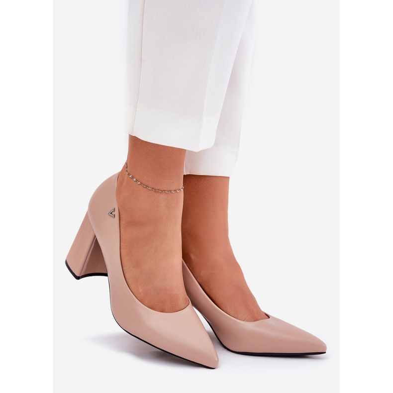 Bombas elegantes en el beige Vinceza 62220 1