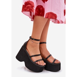 Sandalias de mujeres en una plataforma masiva y cuñas negras negro 1