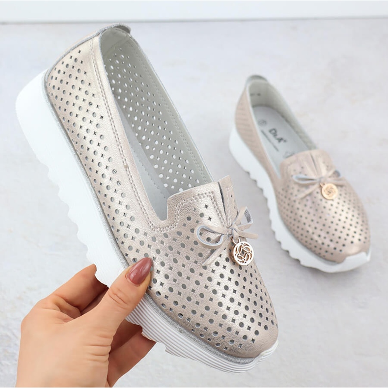 Zapatos de cuero a puertas para mujeres Złote S. Barski LR51-631 dorado 1