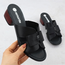 Flip de cuero para mujeres en el bloque negro Remonte R8759-01 1