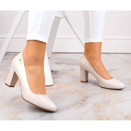 Bombas en el puesto Sergio Leone W SK193B beige perla 12