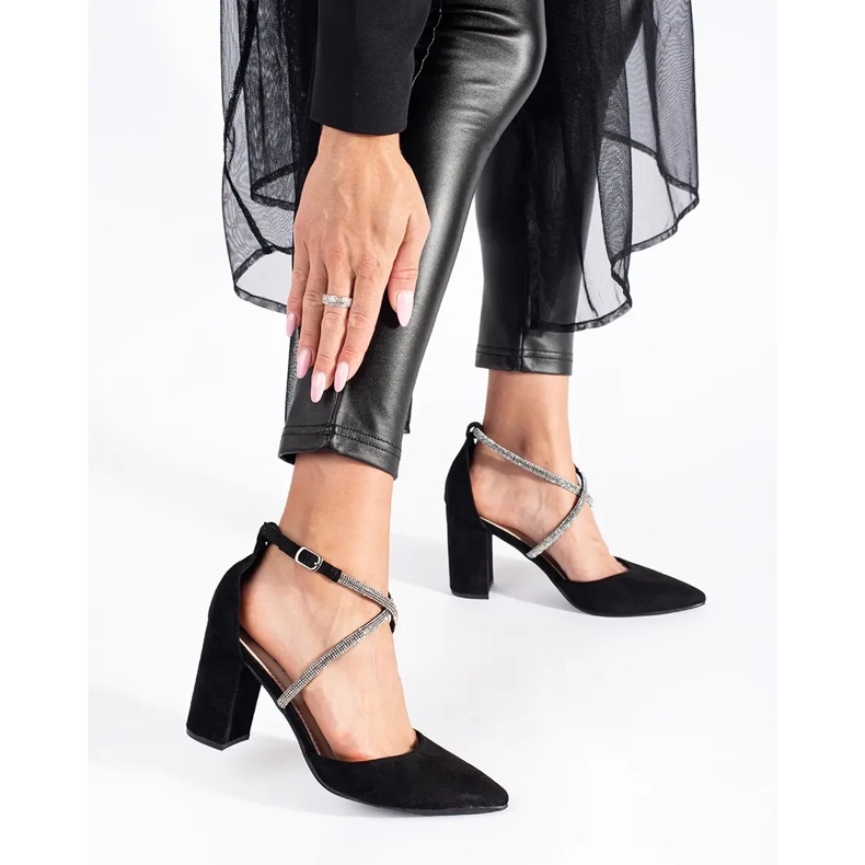 Salón de ante negro con lentejuelas. 2