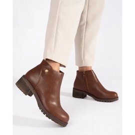 Botas marrones con aislamiento hechas de cuero ecológico. marrón 1 Botas marrones con aislamiento hechas de cuero ecológico. marrón 1