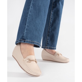 Goodin Mocasines beige en una cuña baja con un adorno 1