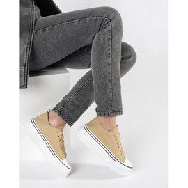 Zapatillas de mujer beige con suela gruesa. 2