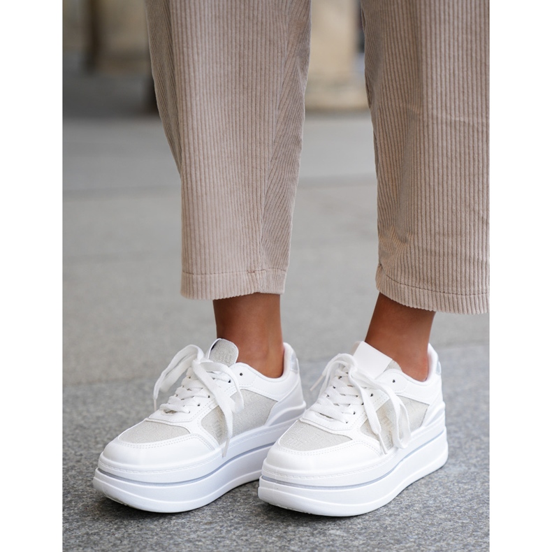 Zapatillas de deporte para mujeres con un patrón blanco 2 Zapatillas de deporte para mujeres con un patrón blanco 2