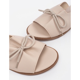Goodin Colgajo de beige con un arco 3