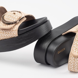 Goodin Sandalias en una plataforma en un beige y blanco a cuadros 4