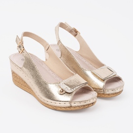 Goodin Sandalias de oro en una cuña baja dorado 1