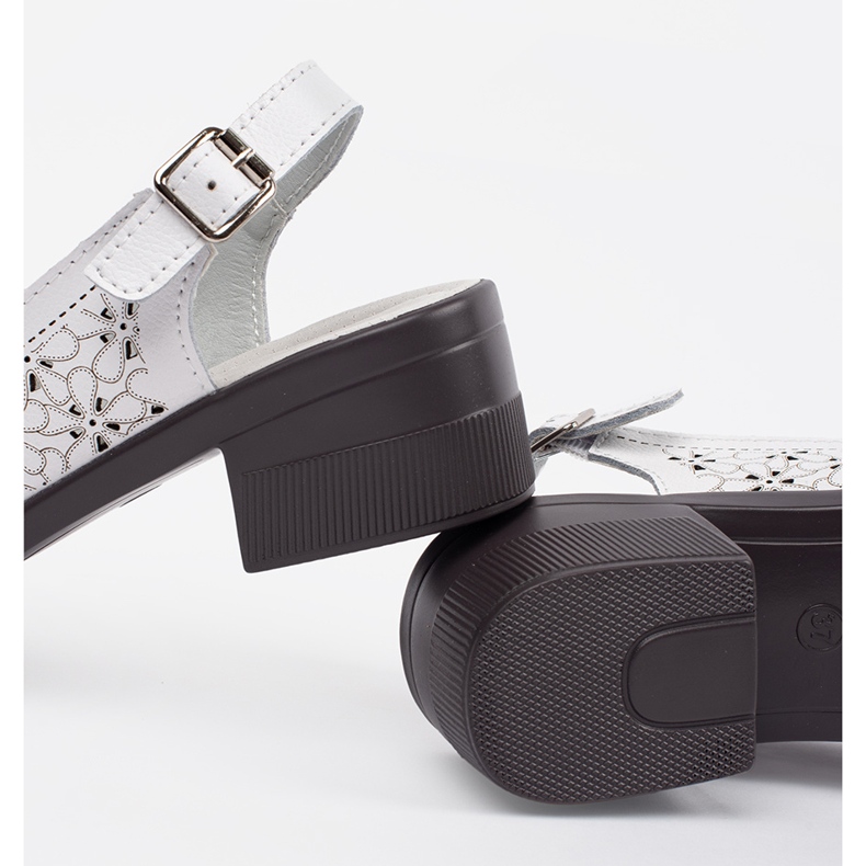 Goodin Sandalias de baja tacón pintadas en blanco 1