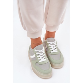 Zapatillas bajas para mujeres en la plataforma verde 7