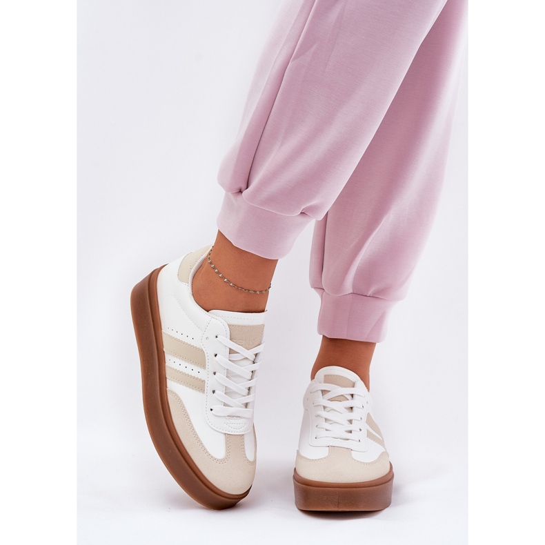 Zapatillas de deporte para mujeres en la plataforma con beige de cuero ecológico y blanco 2