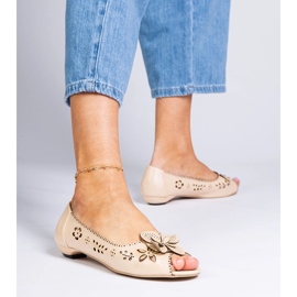 Beige Openwork Ballerinas con un dedo abierto 2