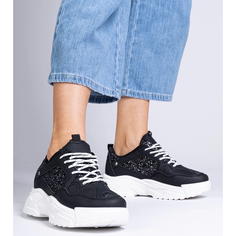 Zapatillas de deporte para mujeres negras con insertos de brillo negro 1