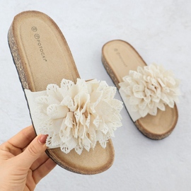 Chanclas para mujeres con flores beige potocki gn17301 1