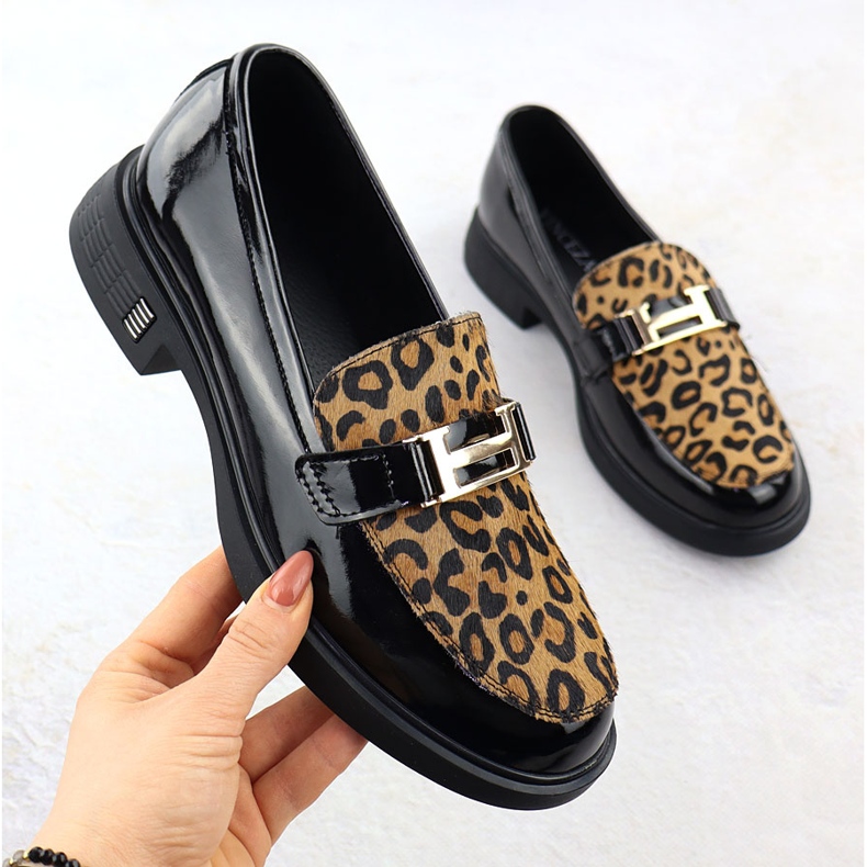 Zapatos de cuero con estampado de leopardo retrasado lacado negro vinceza 66790 1