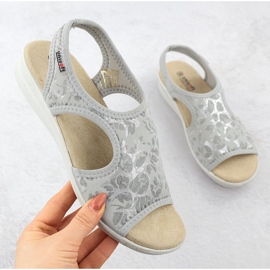Sandalias para mujeres en una erupción flexible con flores gris unisoft 7196 1