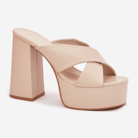 Zapatillas para mujeres en la plataforma y el post beige 6