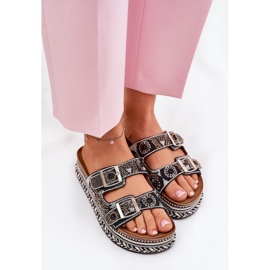 Zapatillas con decoración y hebillas en la plataforma negra negro 5