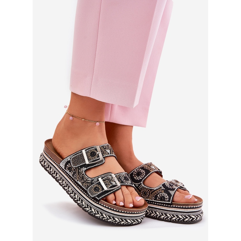 Zapatillas con decoración y hebillas en la plataforma negra negro 1