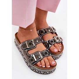 Zapatillas con decoración y hebillas en la plataforma negra negro 7